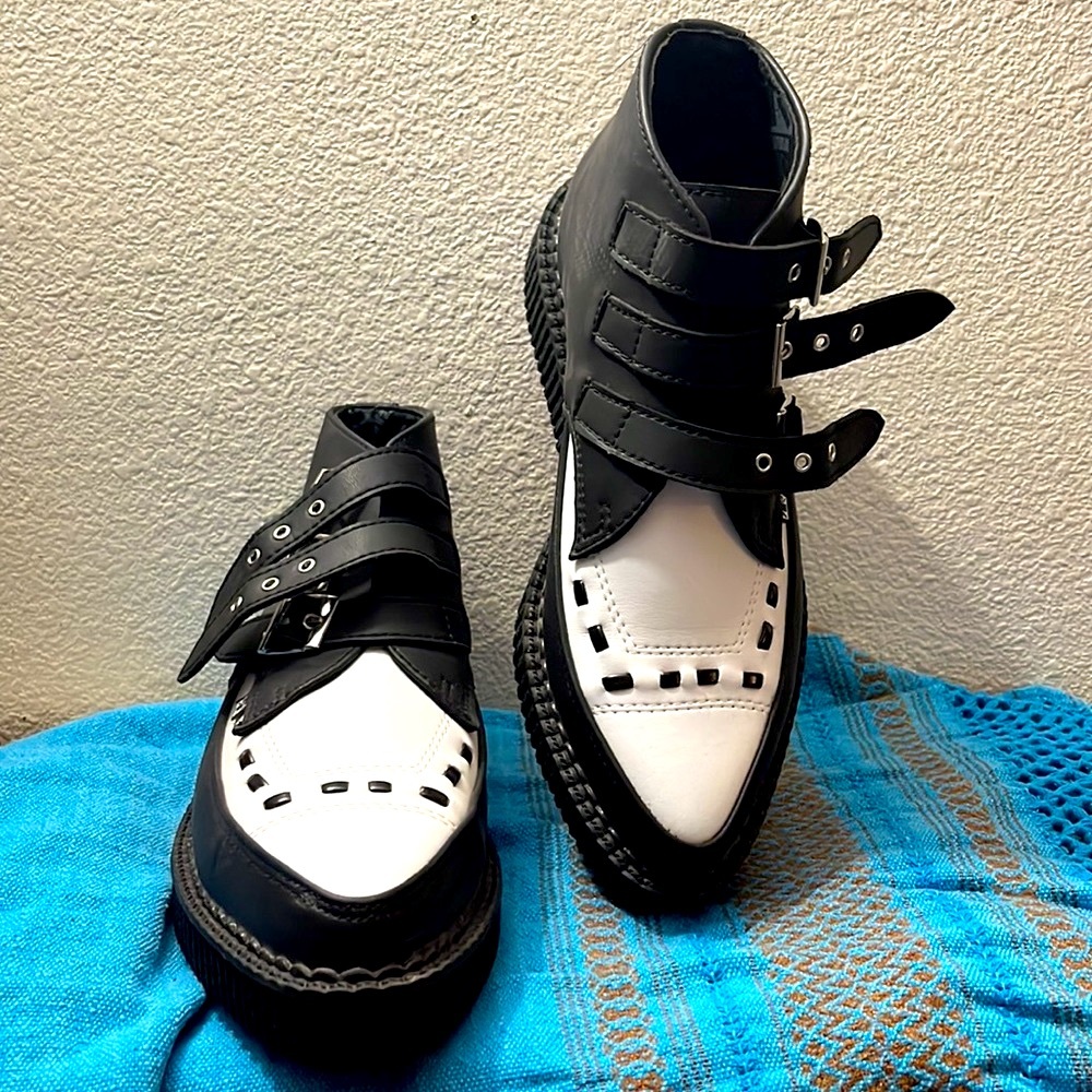 T.U.K Pointed Toe Boots Size 7 Women’s